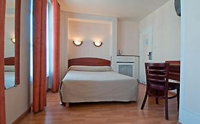 Hotel Saint Quentin Paris